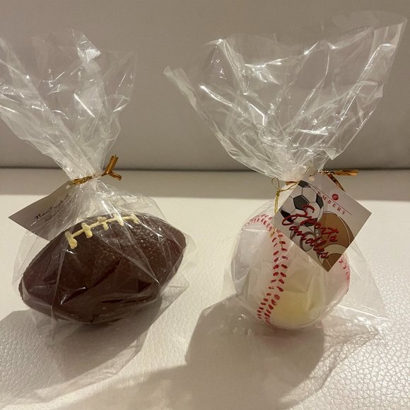 SET OF TWO CANDLES BASEBALL FOOTBALL - Picture 1 of 6